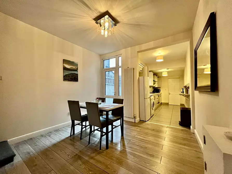 Immagine 3 di Casa indipendente in affitto  in Kingsland Avenue a 