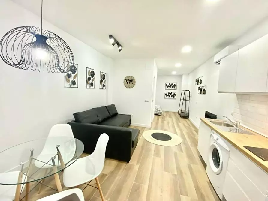 Immagine 1 di Appartamento in affitto  in Calle de Amparo Usera a Madrid