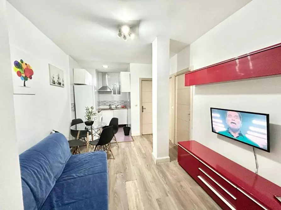 Immagine 1 di Appartamento in affitto  in Calle de Antonio López a Madrid