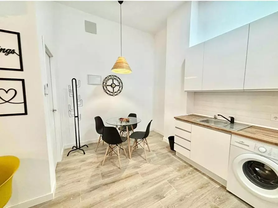 Immagine 6 di Appartamento in affitto  in Calle de Mariano Benlliure a Madrid