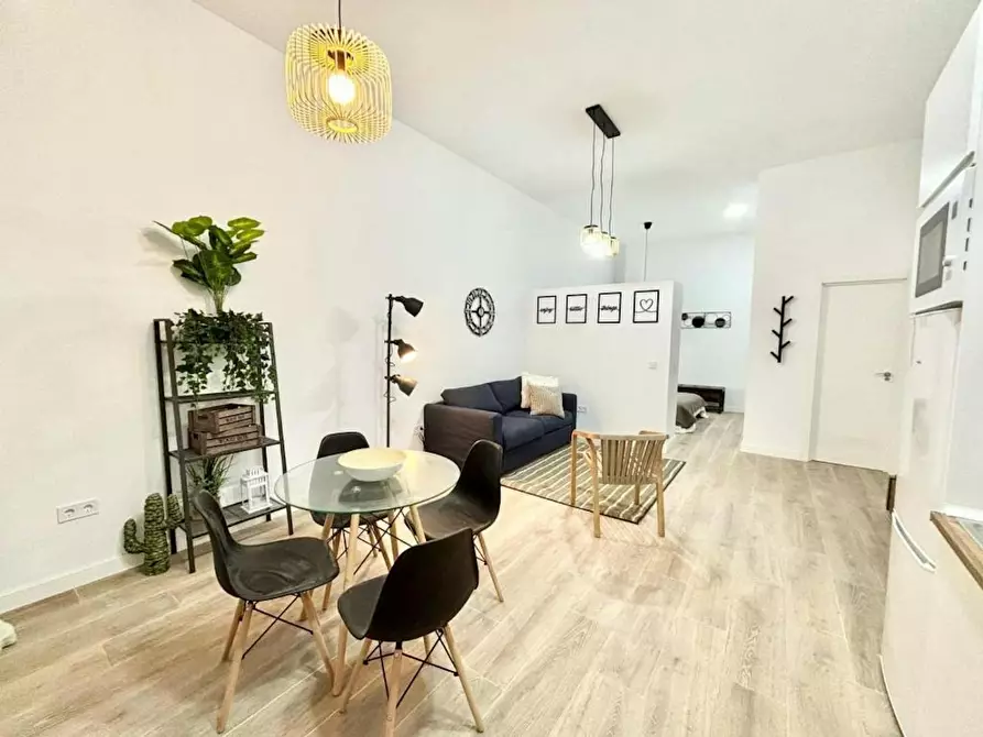 Immagine 1 di Appartamento in affitto  in Calle de Mariano Benlliure a Madrid