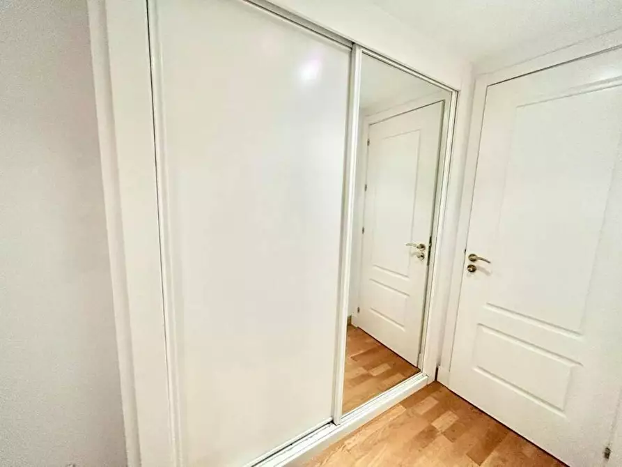 Immagine 8 di Appartamento in affitto  in Calle del Puerto de Pozazal a Madrid