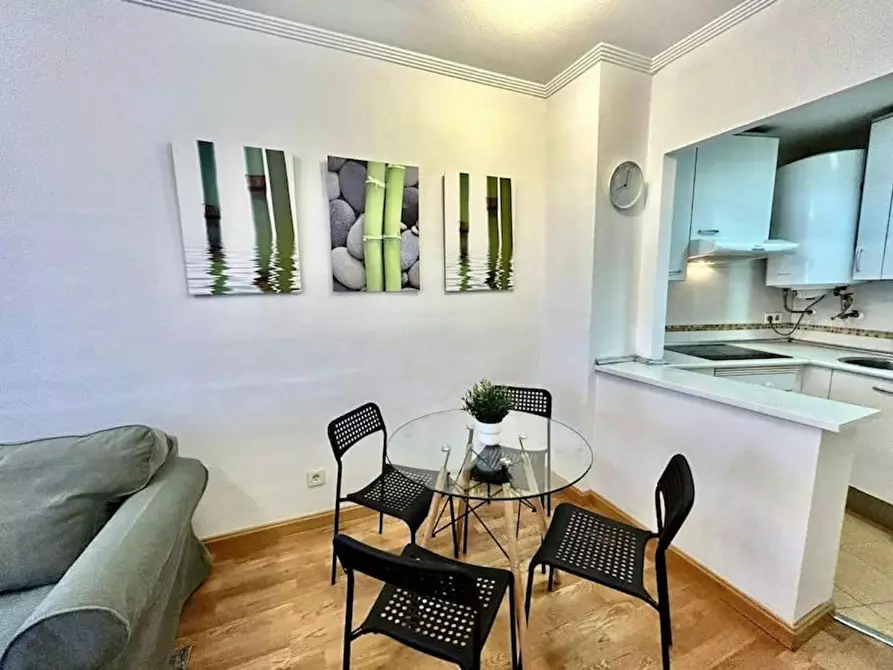 Immagine 4 di Appartamento in affitto  in Calle del Puerto de Pozazal a Madrid