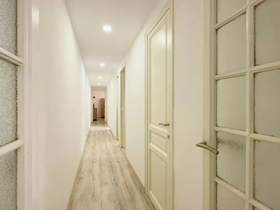 Immagine 3 di Appartamento in affitto  in Avinguda del Paral·lel a Barcelona