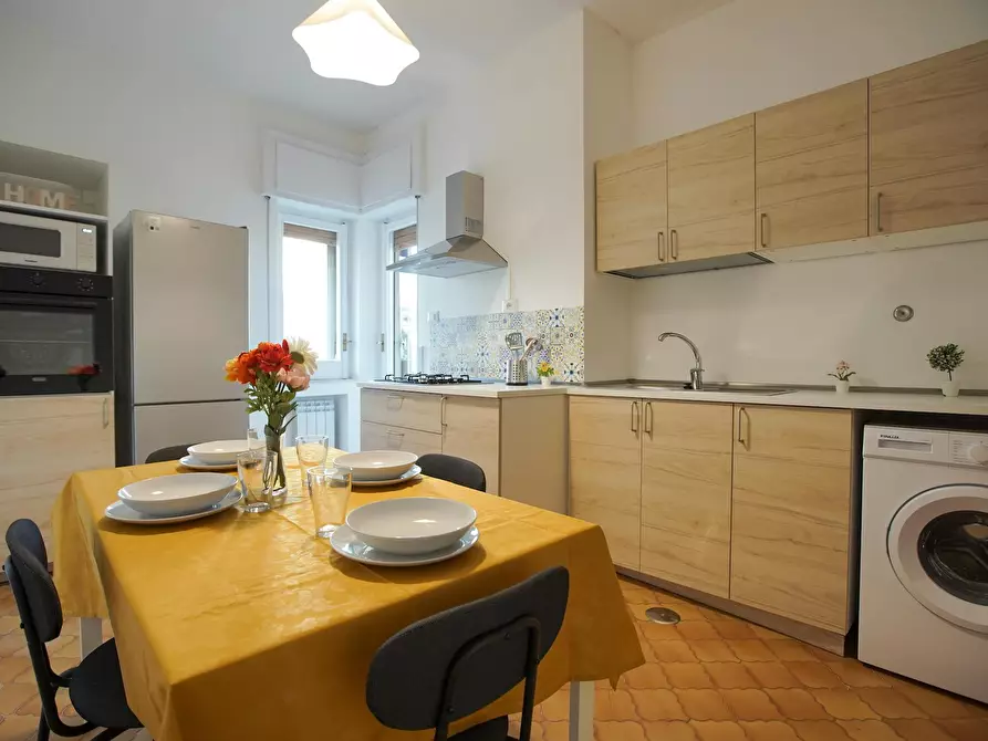 Immagine 8 di Camera in affitto  in Via Pietro Castellino a Napoli