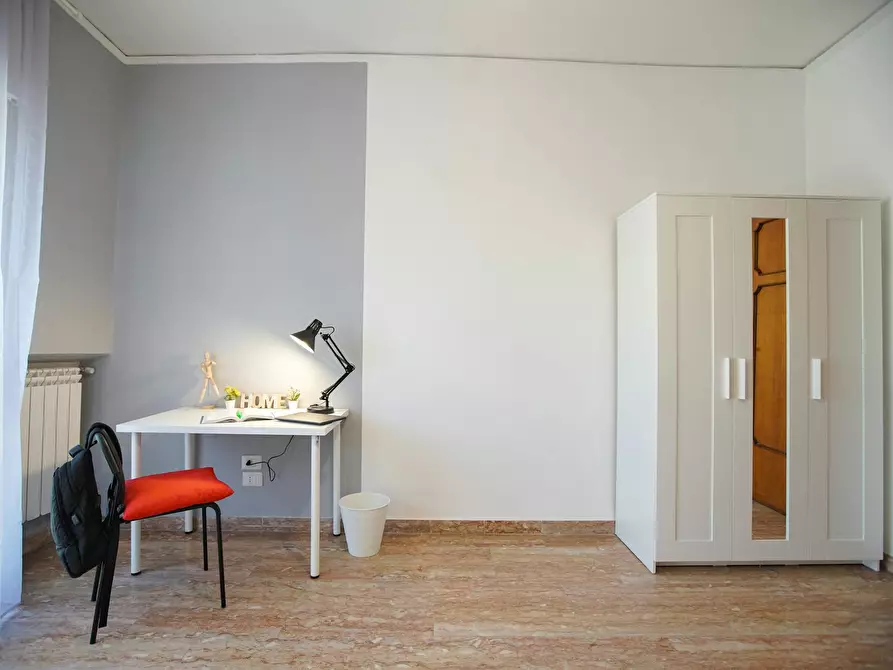 Immagine 5 di Camera in affitto  in Via Pietro Castellino a Napoli