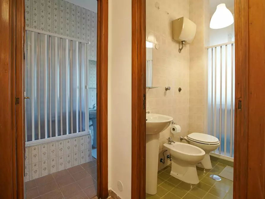 Immagine 10 di Camera in affitto  in Via Pietro Castellino a Napoli