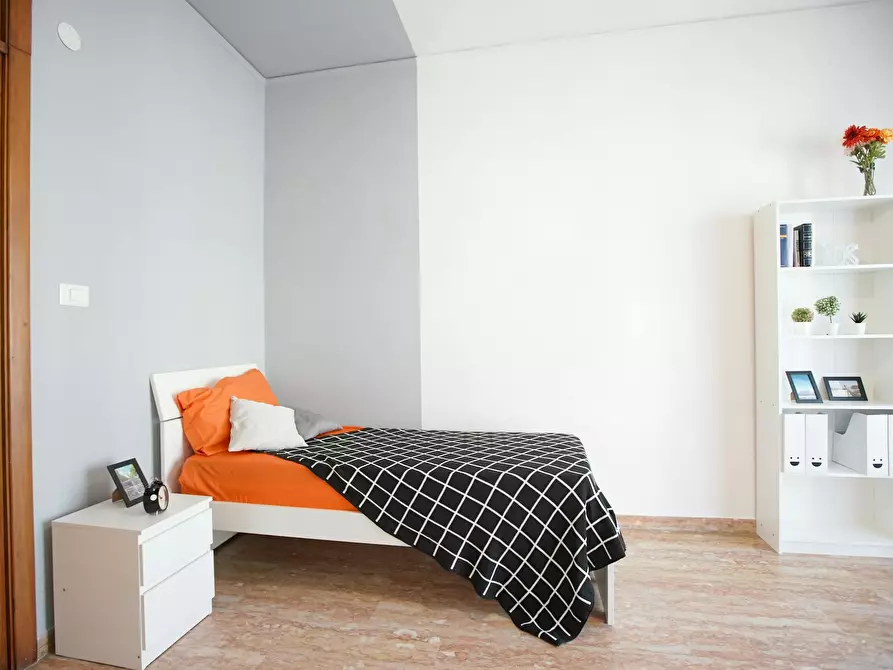 Immagine 4 di Camera in affitto  in Via Pietro Castellino a Napoli