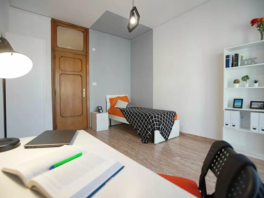 Immagine 6 di Camera in affitto  in Via Pietro Castellino a Napoli