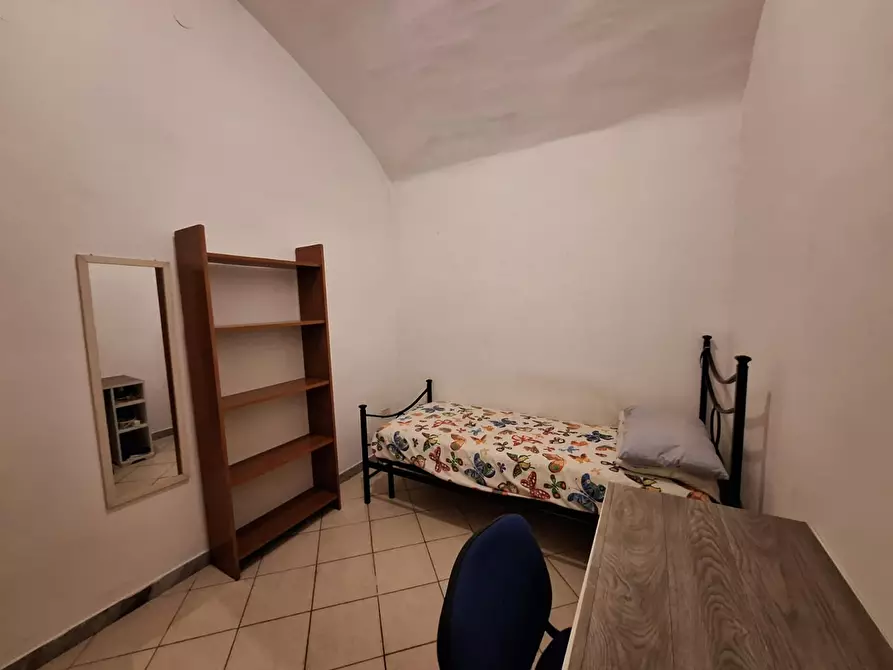 Immagine 2 di Camera in affitto  in Via Duomo a Napoli