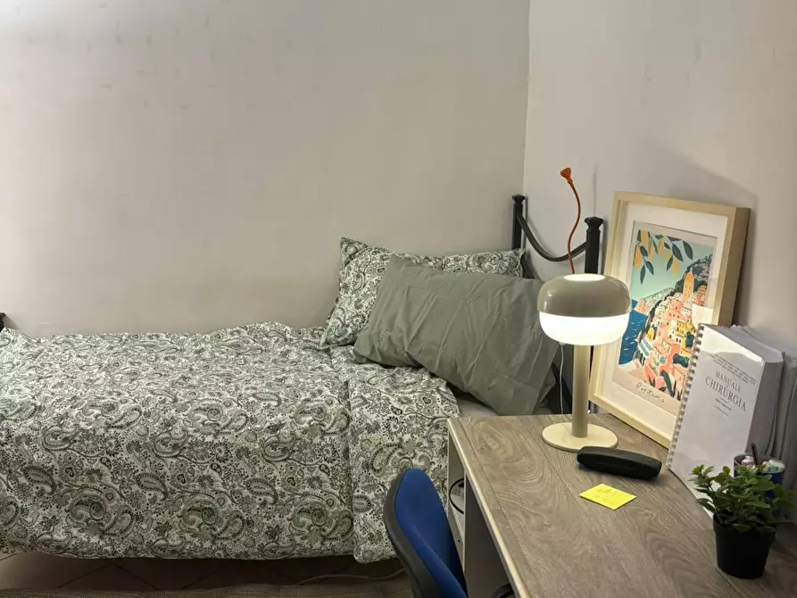 Immagine 2 di Camera in affitto  in Via Duomo a Napoli