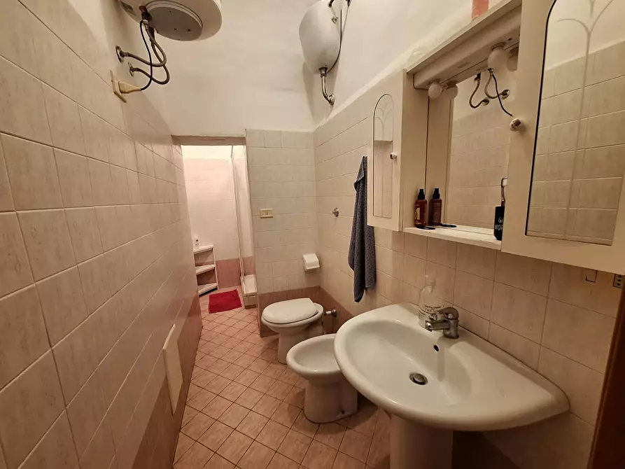 Immagine 9 di Camera in affitto  in Via Duomo a Napoli