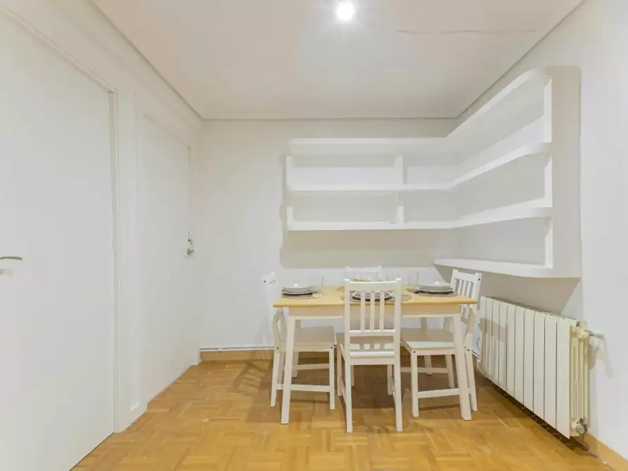 Immagine 4 di Camera in affitto  in Avinguda de la Constitució a Valencia