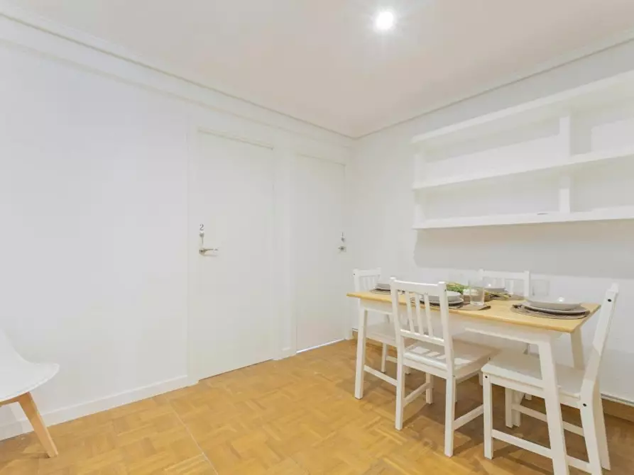 Immagine 6 di Camera in affitto  in Avinguda de la Constitució a Valencia