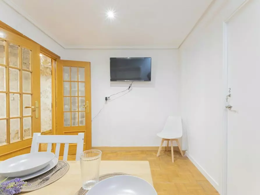 Immagine 5 di Camera in affitto  in Avinguda de la Constitució a Valencia