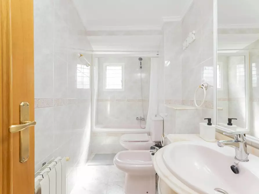 Immagine 9 di Camera in affitto  in Avinguda de la Constitució a Valencia