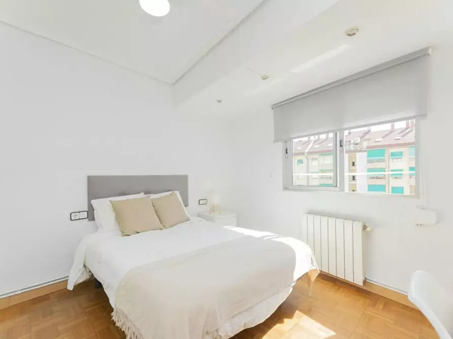 Immagine 1 di Camera in affitto  in Avinguda de la Constitució a Valencia