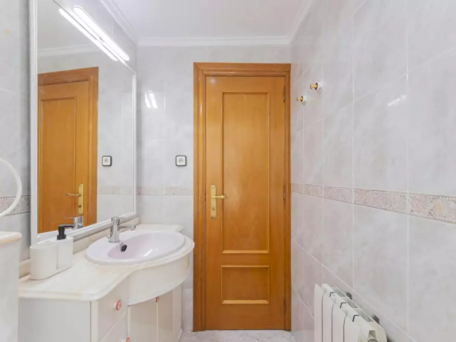 Immagine 10 di Camera in affitto  in Avinguda de la Constitució a Valencia