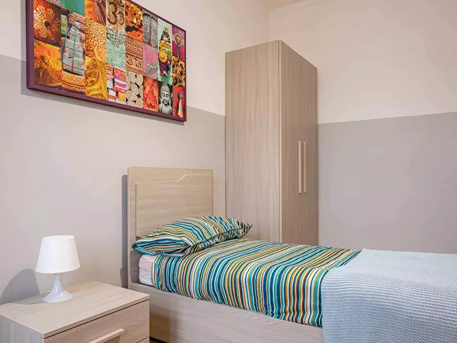 Immagine 4 di Camera in affitto  in Via Rho a Milano