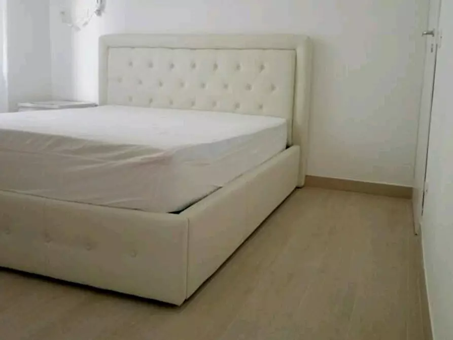 Immagine 1 di Camera in affitto  in Via Alghero a Roma