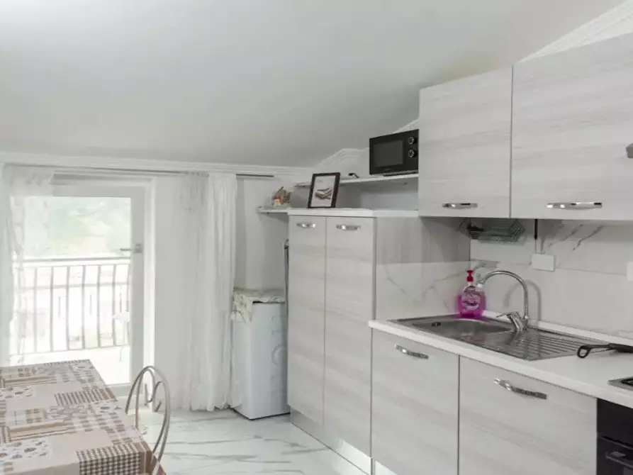 Immagine 1 di Appartamento in affitto  in Via Pietro Maffi a Roma