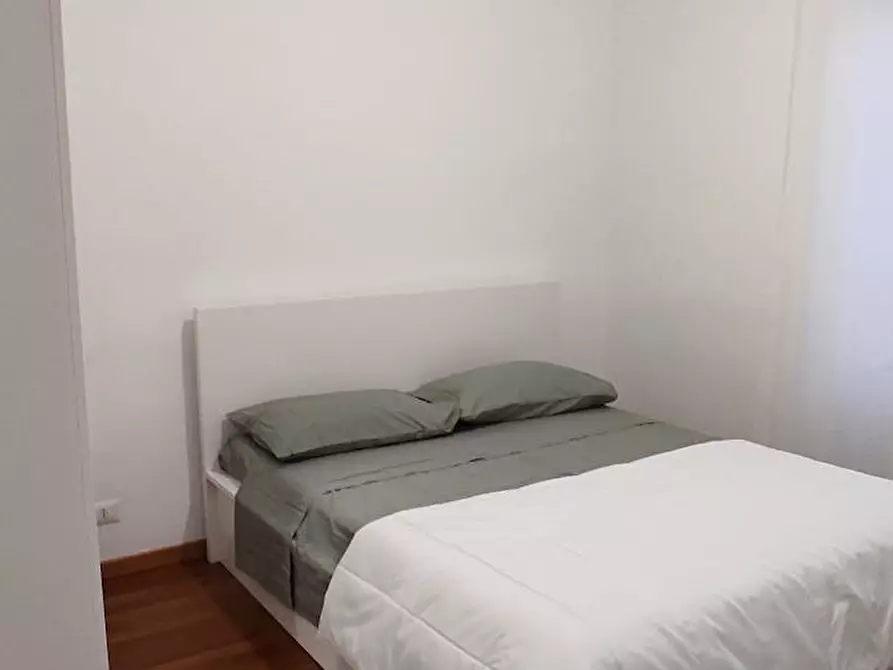 Immagine 8 di Camera in affitto  in Via Alghero a Roma