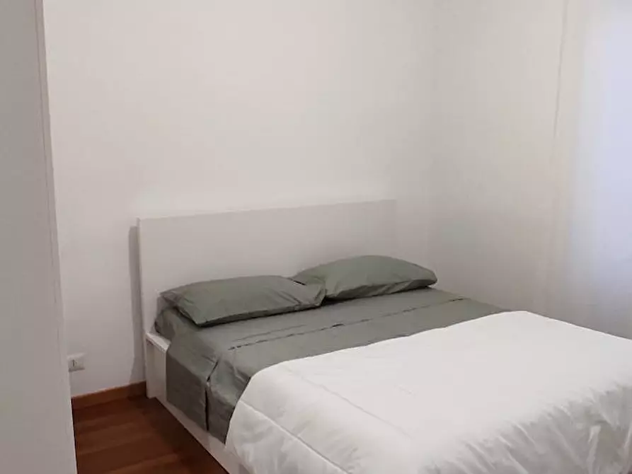 Immagine 3 di Camera in affitto  in Via Alghero a Roma