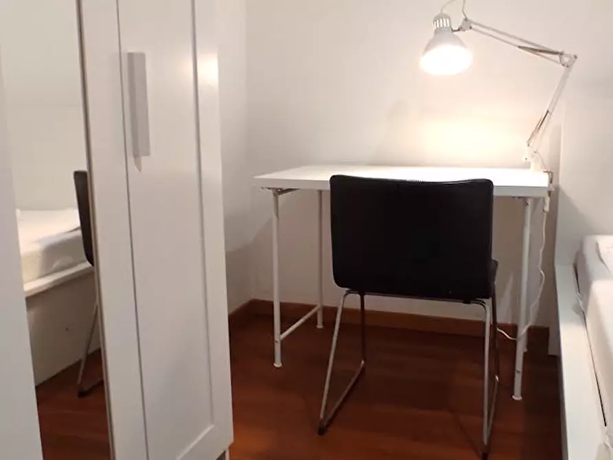 Immagine 1 di Camera in affitto  in Via Alghero a Roma