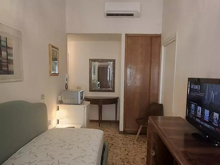 Immagine 10 di Camera in affitto  in Via di Santa Lucia a Firenze