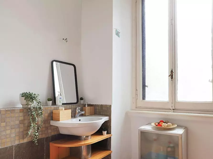 Immagine 8 di Camera in affitto  in Via Giulio e Corrado Venini a Milano
