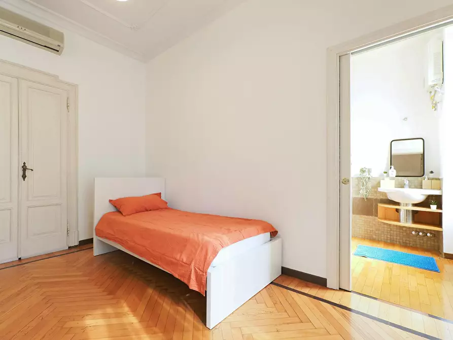 Immagine 3 di Camera in affitto  in Via Giulio e Corrado Venini a Milano