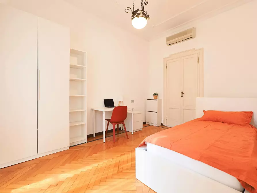 Immagine 1 di Camera in affitto  in Via Giulio e Corrado Venini a Milano