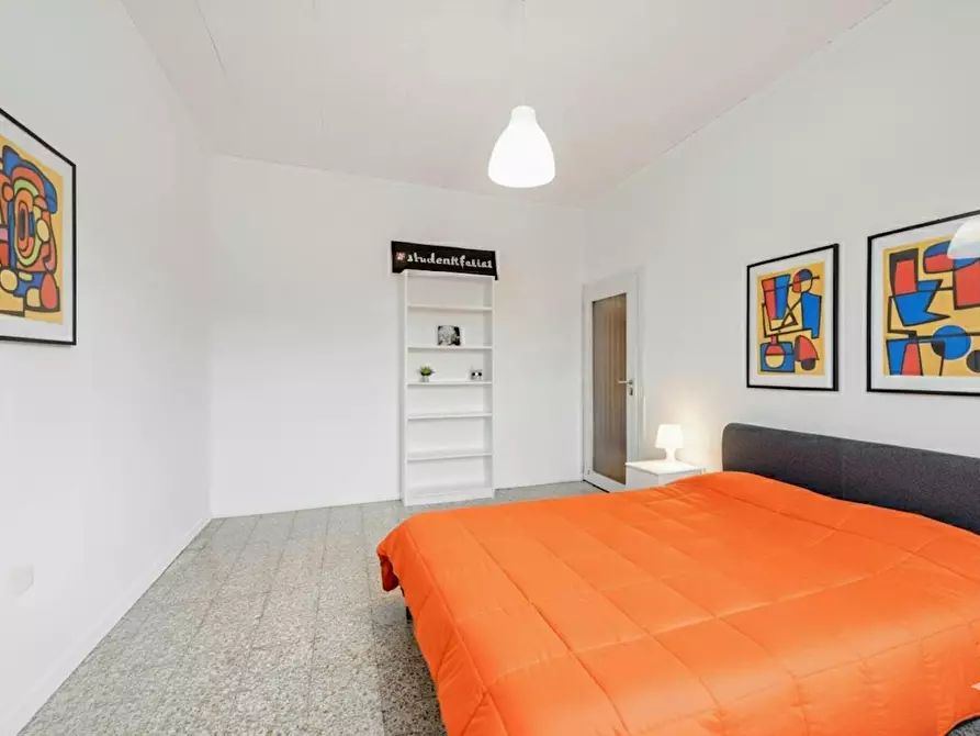 Immagine 2 di Camera in affitto  in Via Beato Padre Pio da Pietrelcina a Milano