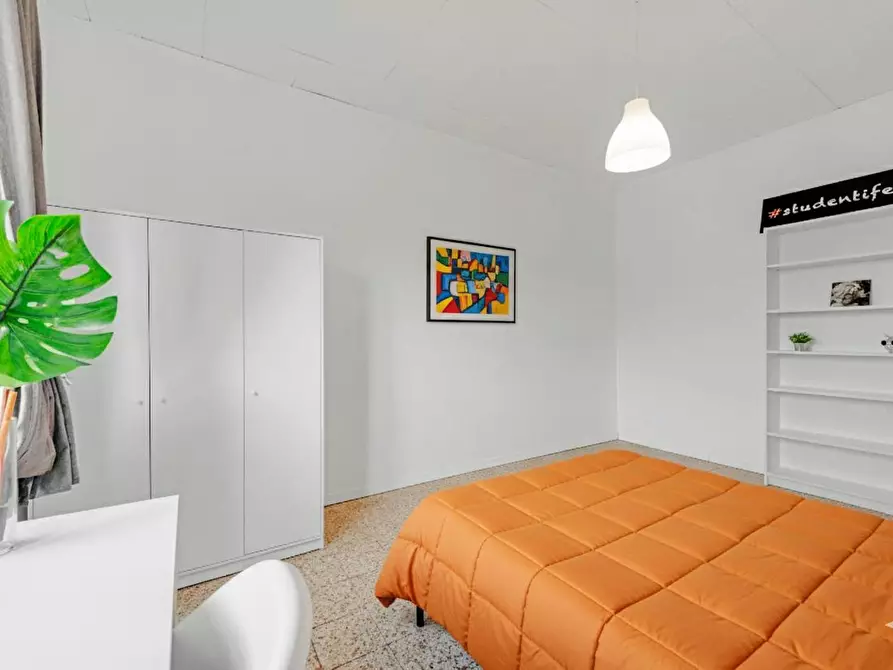 Immagine 1 di Camera in affitto  in Via Beato Padre Pio da Pietrelcina a Milano