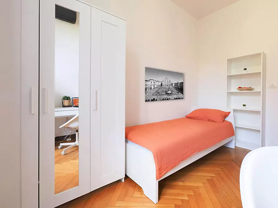 Immagine 5 di Camera in affitto  in Via Giulio e Corrado Venini a Milano