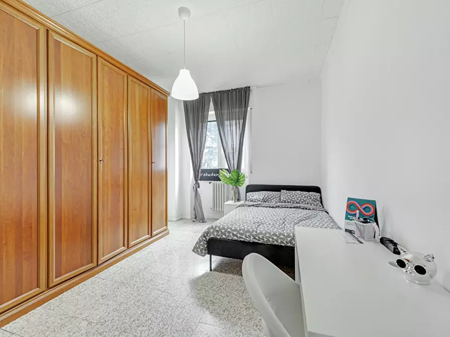 Immagine 2 di Camera in affitto  in Via Beato Padre Pio da Pietrelcina a Milano