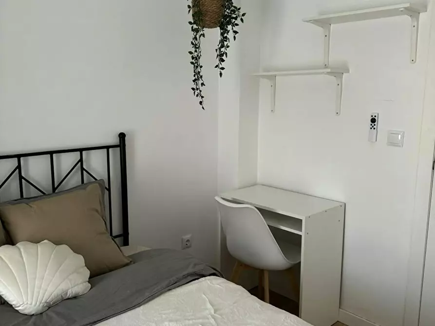 Immagine 8 di Camera in affitto  in Carrer de José Carsí a Burjassot