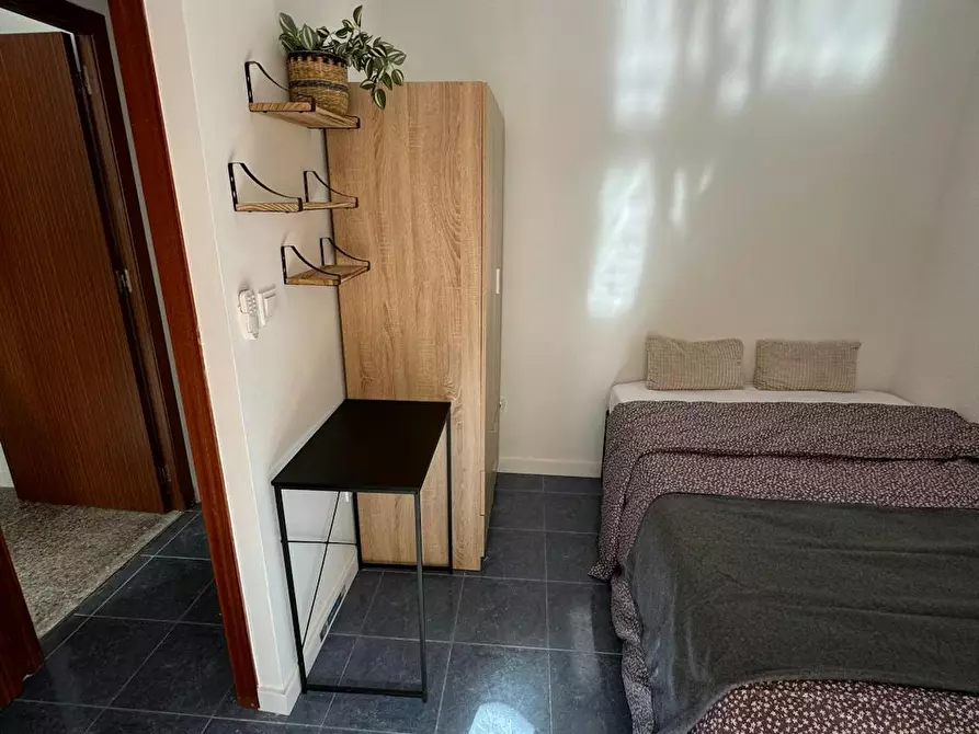 Immagine 3 di Camera in affitto  in Carrer de Pere Cabanes a Valencia