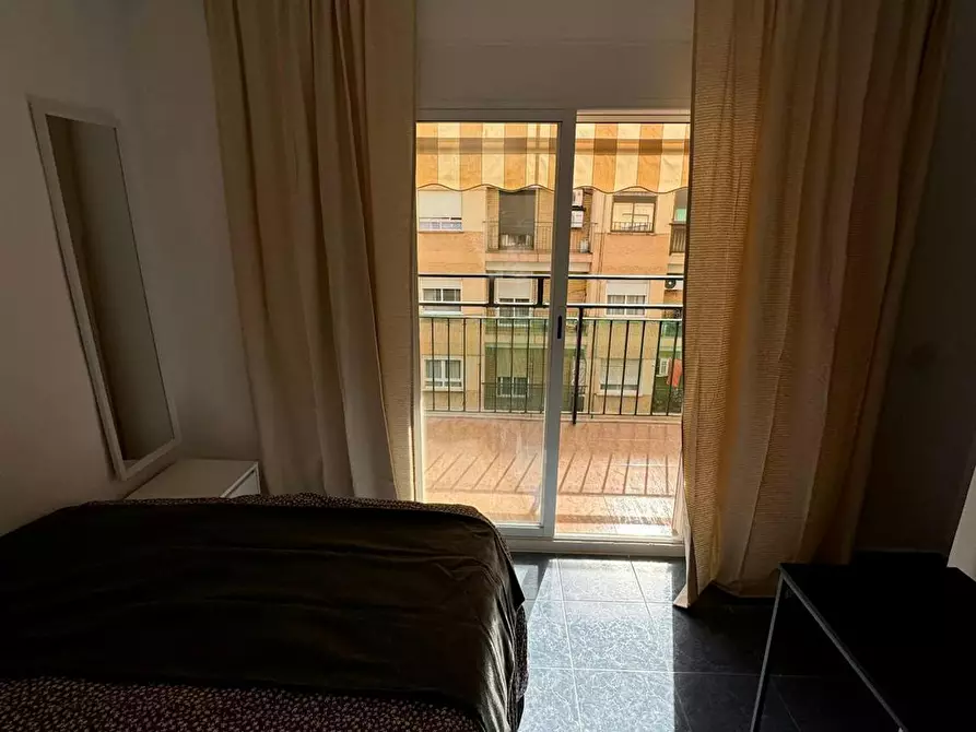 Immagine 2 di Camera in affitto  in Carrer de Pere Cabanes a Valencia