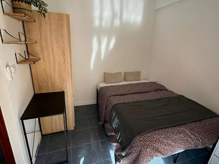 Immagine 1 di Camera in affitto  in Carrer de Pere Cabanes a Valencia