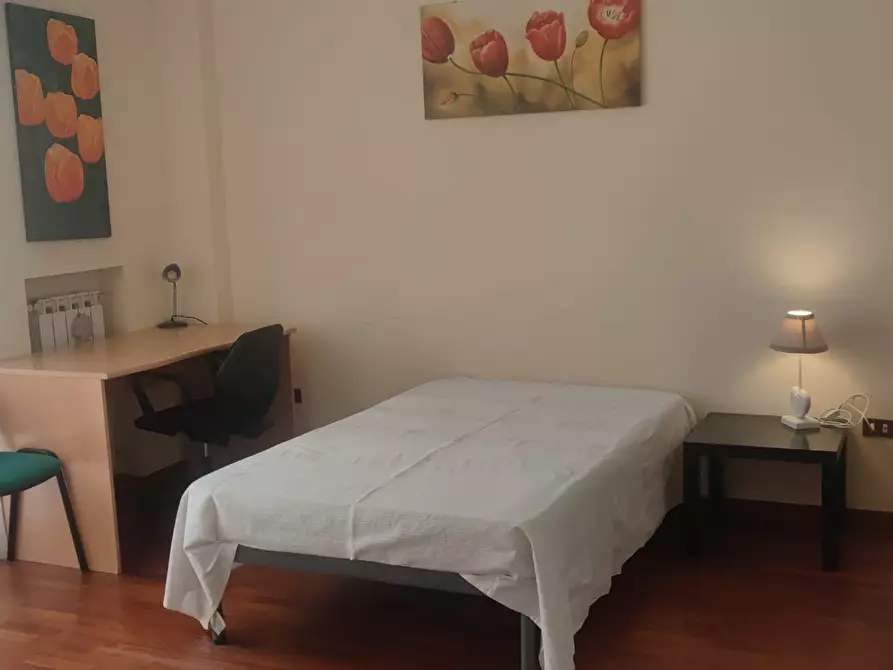 Immagine 5 di Camera in affitto  in Via Bernardo Cavallino a Napoli