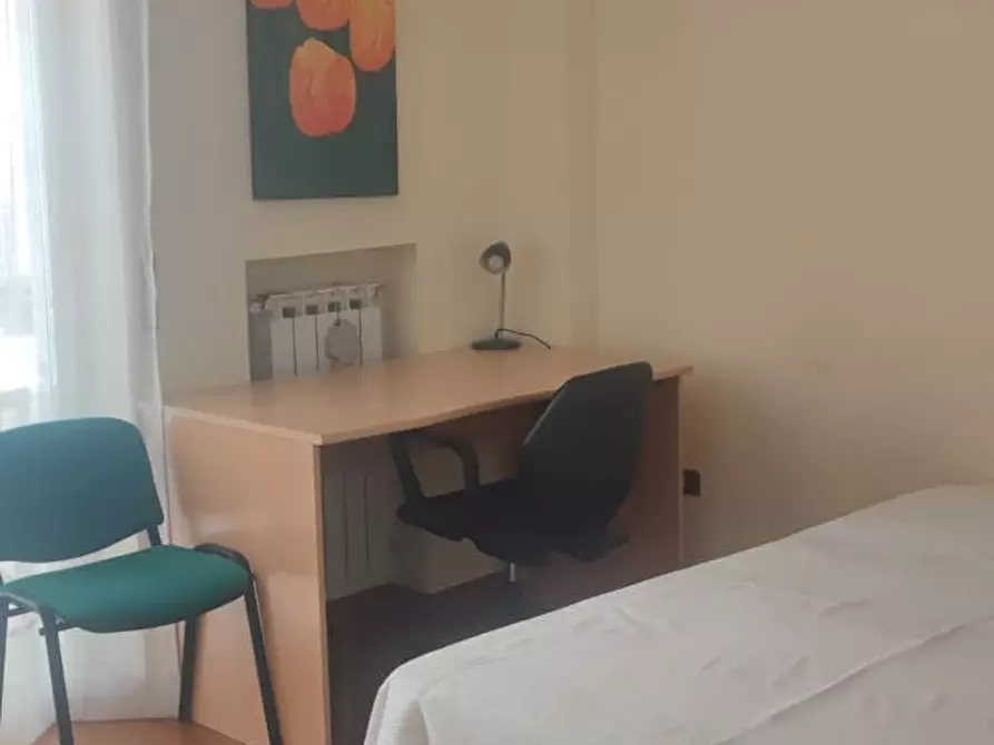 Immagine 1 di Camera in affitto  in Via Bernardo Cavallino a Napoli