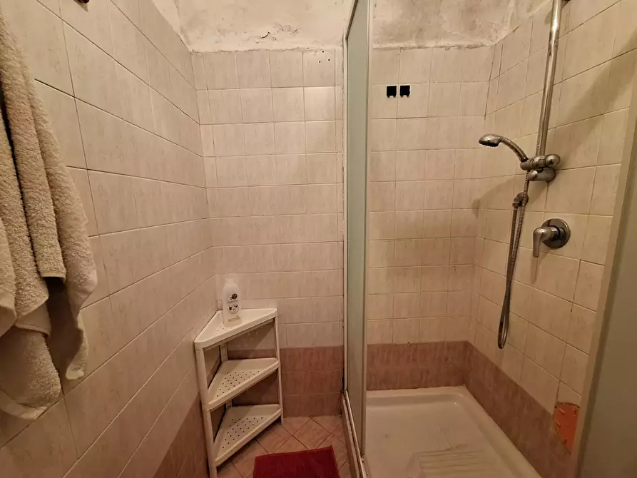 Immagine 10 di Camera in affitto  in Via Duomo a Napoli