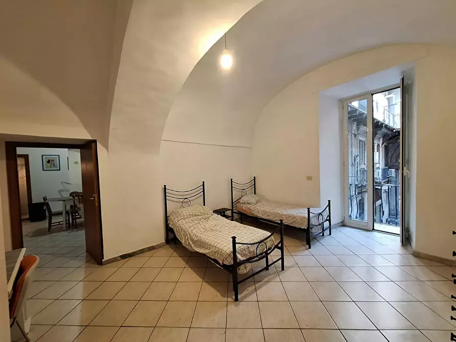 Immagine 3 di Camera in affitto  in Via Duomo a Napoli