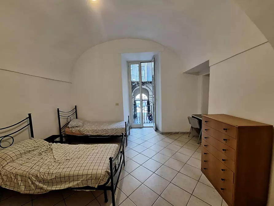 Immagine 2 di Camera in affitto  in Via Duomo a Napoli