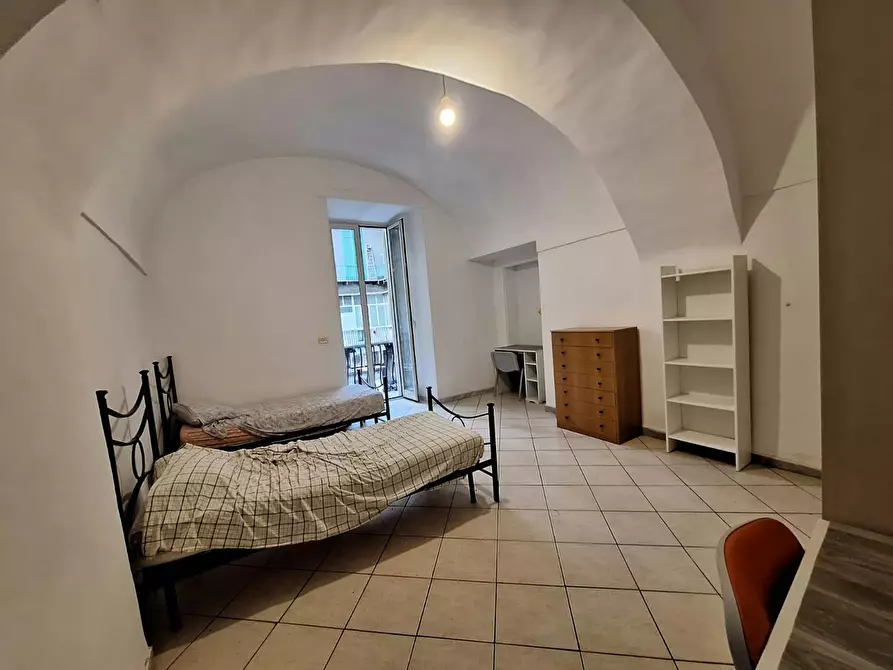 Immagine 1 di Camera in affitto  in Via Duomo a Napoli