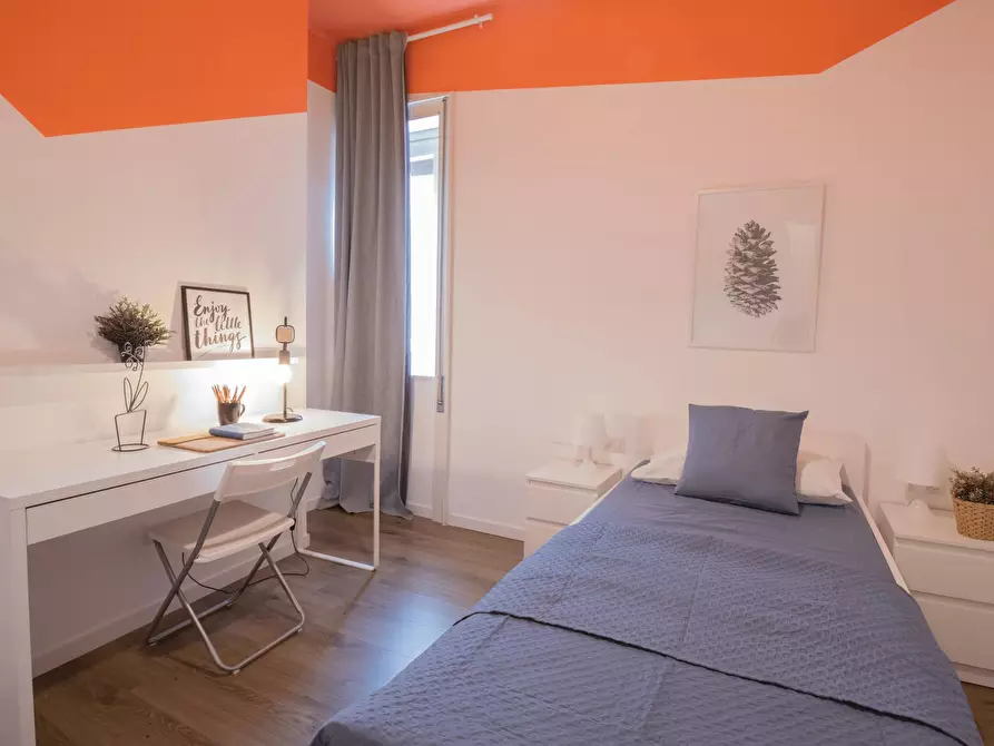 Immagine 6 di Camera in affitto  in Via Antonio Cavagna Sangiuliani a Pavia