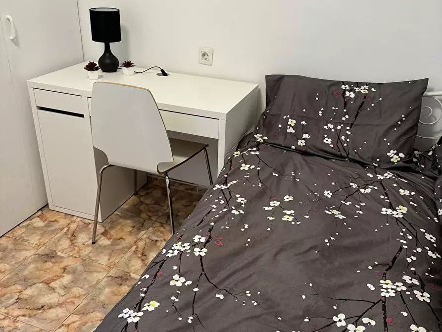 Immagine 2 di Camera in affitto  in Carrer de Guillem d'Anglesola a Valencia