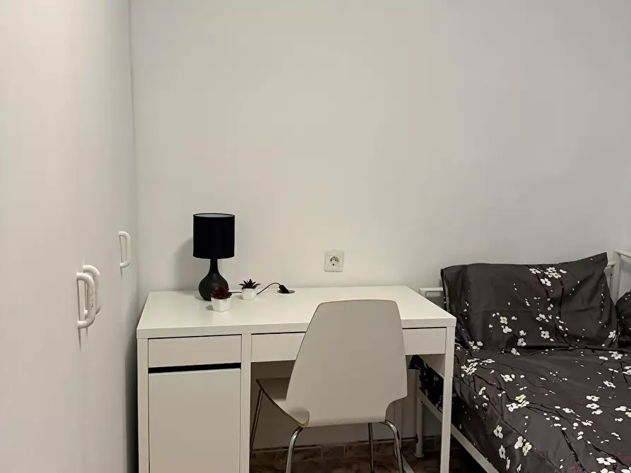 Immagine 3 di Camera in affitto  in Carrer de Guillem d'Anglesola a Valencia