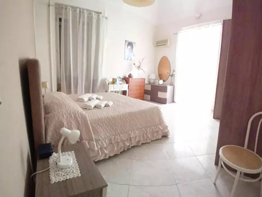 Immagine 1 di Camera in affitto  in Via San Severo a Capodimonte a Napoli